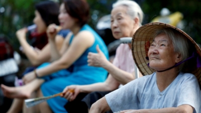 Tốc độ già hóa dân số nhanh hàng đầu thế giới: 'Cơn bão' mới thách thức Việt Nam
