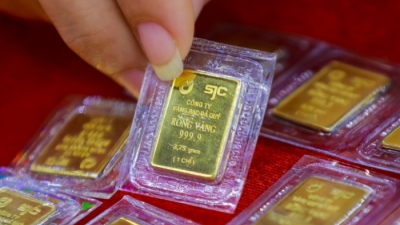 Giá vàng hôm nay 4/2: Vàng SJC 'bốc hơi' 600 nghìn đồng/lượng