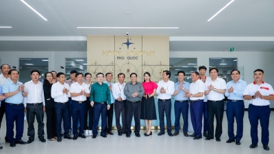 Thủ tướng Phạm Minh Chính thăm Học viện Hotel Academy Việt Nam tại Phú Quốc