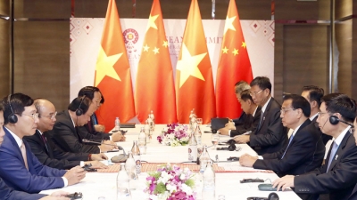 Thủ tướng Nguyễn Xuân Phúc gặp Thủ tướng Trung Quốc, đề cập vấn đề Biển Đông