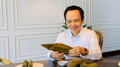 'Bữa sáng thuần Việt' của tỷ phú Trịnh Văn Quyết: Bún đậu, mỳ tôm và bánh tẻ