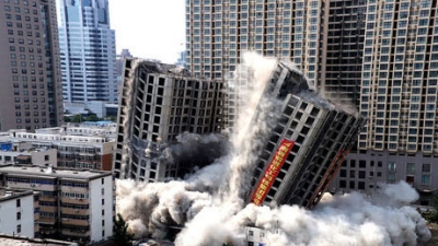 Trung Quốc giật sập chung cư trái phép bằng một tấn thuốc nổ