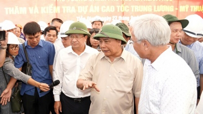 Thủ tướng thị sát cao tốc Trung Lương - Mỹ Thuận: 'Nhà thầu nào bàn lùi thì cho nghỉ'