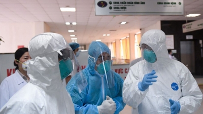 Thêm 5 trường hợp dương tính với Covid-19 tại Việt Nam, Bạch Mai lại có ca nhiễm mới