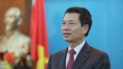 Bộ trưởng Nguyễn Mạnh Hùng nêu việc lớn cần làm ngay: 'Mỗi người có 1 smartphone'