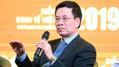 Bộ trưởng Nguyễn Mạnh Hùng: 'Đi từng ngõ, gõ từng nhà, rà từng người cài đặt Bluezone để truy vết Covid-19'