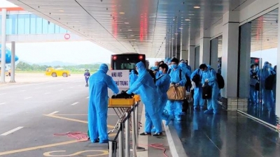 Tạm đóng cửa sân bay Vân Đồn sau loạt ca nhiễm Covid-19