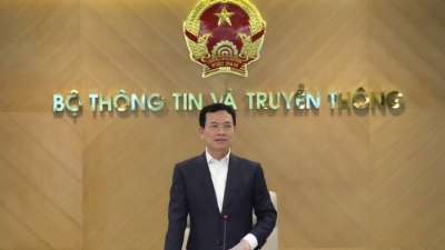 Bộ trưởng Nguyễn Mạnh Hùng: 'Nhiều cá nhân và tổ chức đang bị tổn thương trên không gian mạng'