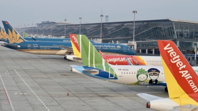 Giao thông tuần qua: Doanh nghiệp hàng không lại kêu cứu, 8 địa phương cản trở lưu thông hàng hóa