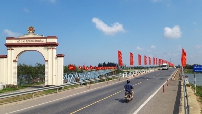 Xây dựng Quốc lộ 1 đôi bờ Hiền Lương - Bến Hải thành 'Cung đường Thống nhất'