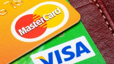 Visa và Mastercard vẫn chưa giảm phí cho các ngân hàng Việt Nam