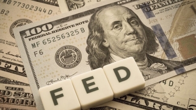 Fed tiếp tục tăng lãi suất và duy trì mức cao để kiềm chế lạm phát