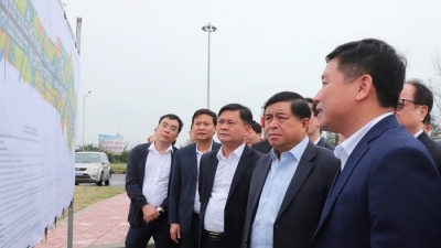 Đoàn lãnh đạo tỉnh Nghệ An tiếp xúc với Bộ trưởng Nguyễn Chí Dũng chưa thuộc diện xét nghiệm Covid-19