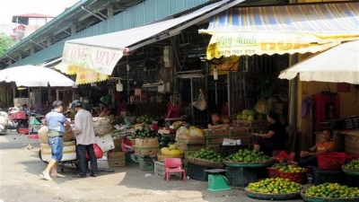 Khởi tố và tạm giam 3 đối tượng trong vụ 'bảo kê' ở chợ Long Biên
