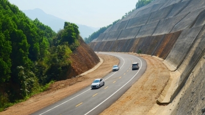 Hoãn khởi công cao tốc Cam Lộ - La Sơn