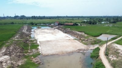 Quảng Ninh: Đường ven sông hơn 2.100 tỷ đồng gặp khó vì mặt bằng