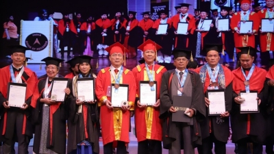 Doanh nhân Nguyễn Văn Đệ, người Việt thứ 2 được Viện Đại học Kỷ lục Thế giới phong giáo sư
