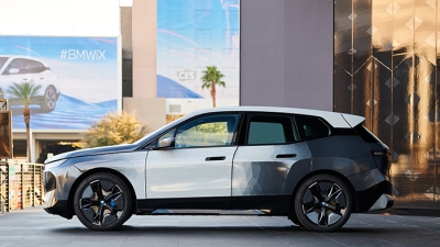 BMW cho ra mắt mẫu xe điện đổi màu đầu tiên trên thế giới