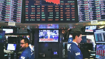 Dow Jones kéo dài chuỗi ngày tăng điểm nhưng Nasdaq sụt giảm do cổ phiếu công nghệ lao dốc