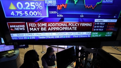 Chứng khoán Mỹ 'trượt dốc' do Fed nâng lãi suất, Dow Jones mất hơn 500 điểm