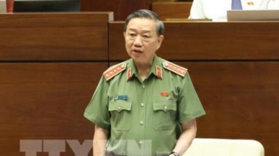 Bộ trưởng Tô Lâm yêu cầu làm rõ việc cảnh sát giao thông Đồng Nai can thiệp xử lý xe quá tải