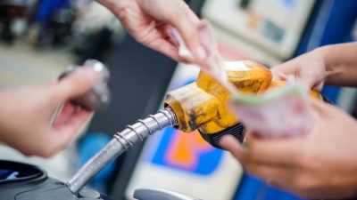 Bộ Công Thương đề xuất doanh nghiệp được tự quyết định giá bán xăng dầu