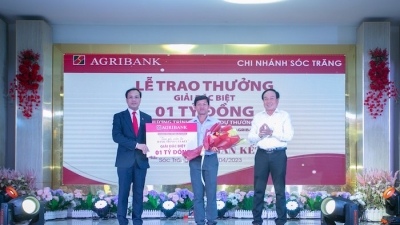 Agribank trao thưởng 1 tỷ đồng cho khách hàng gửi tiền tại Sóc Trăng