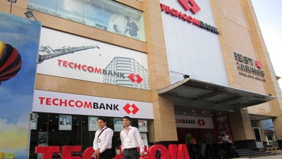 Techcombank kiếm bộn tiền bằng ‘nghề tay trái’