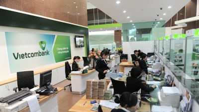 Vietcombank lên tiếng vụ khách hàng liên tục nhận hàng trăm tin nhắn thu phí