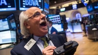 Dow Jones vọt tăng hơn 11%
