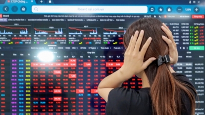 Thị trường hoảng loạn với hàng trăm mã giảm sàn, VN-Index rớt hơn 4% xuống 1.086 điểm