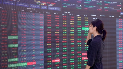 Cổ phiếu BĐS ngập trong sắc đỏ, VN-Index dứt chuỗi 8 phiên tăng liên tiếp