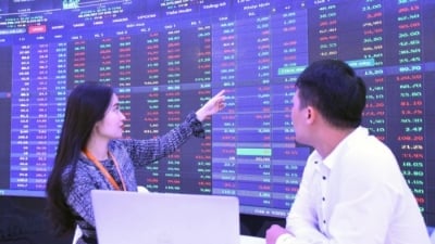 Cổ phiếu bán lẻ tăng dựng đứng, VN-Index tiến sát mốc 1.270 điểm