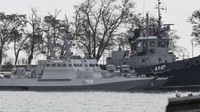 Ukraine nói Nga phóng tên lửa khi truy bắt tàu chiến ở Biển Đen