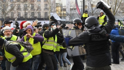 Bị cáo buộc kích động biểu tình ở Pháp, Nga đáp trả đanh thép