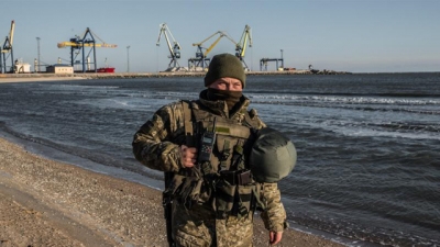Ukraine cáo buộc hàng nghìn binh sĩ Nga áp sát biên giới