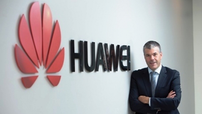 'Sóng gió bủa vây', Phó chủ tịch Huawei Canada bất ngờ từ chức