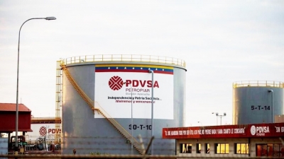 Bị Mỹ siết trừng phạt, Venezuela chuyển tài khoản của các liên doanh dầu sang ngân hàng Nga