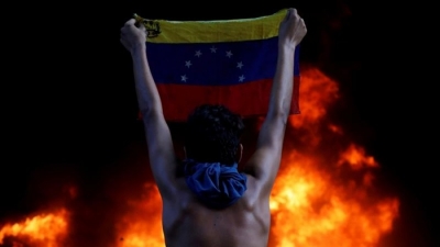 Khủng hoảng Venezuela: Người dân phóng hỏa gần dinh Tổng thống vì thiếu điện, nước kéo dài