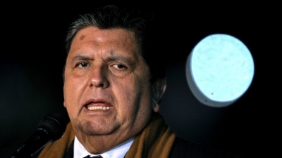 Bị bắt để điều tra tham nhũng, cựu Tổng thống Peru dùng súng tự sát