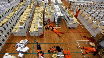 Bầu cử Indonesia: Hàng chục nhân viên kiểm phiếu, cảnh sát chết vì kiệt sức