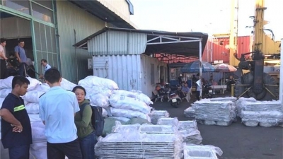 Hải quan phát hiện 5 container chở hàng nội thất 'nhập lậu' từ Trung Quốc