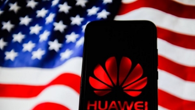 Vừa gia hạn giấy phép kinh doanh, ông Trump lại tiếp tục ‘chĩa mũi nhọn’ vào Huawei