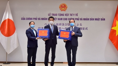 Việt Nam tặng Nhật Bản vật tư y tế trị giá 100.000 USD hỗ trợ chống dịch Covid-19