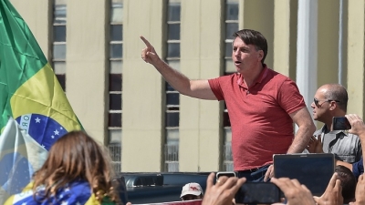 Tổng thống Brazil tham gia biểu tình phản đối lệnh phong tỏa vì Covid-19