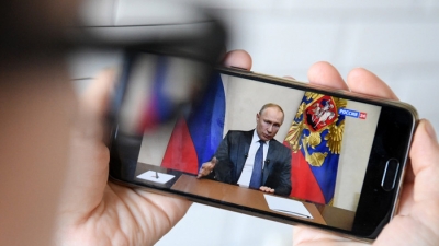 Số người mắc Covid-19 ở Nga tăng kỷ lục, ông Putin nhận mức tín nhiệm thấp nhất 14 năm