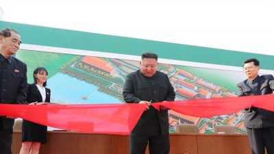Những hình ảnh đầu tiên của ông Kim Jong-un sau 20 ngày vắng bóng