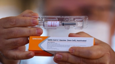 Philippines không để nhân viên y tế tiêm vaccine Covid-19 của Trung Quốc