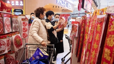 Kinh tế Trung Quốc ‘ngấm đòn’: Người dân thắt lưng buộc bụng, hạn chế du học nước ngoài