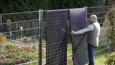 Pin mặt trời Trung Quốc ngập thị trường, một số nơi dùng làm hàng rào